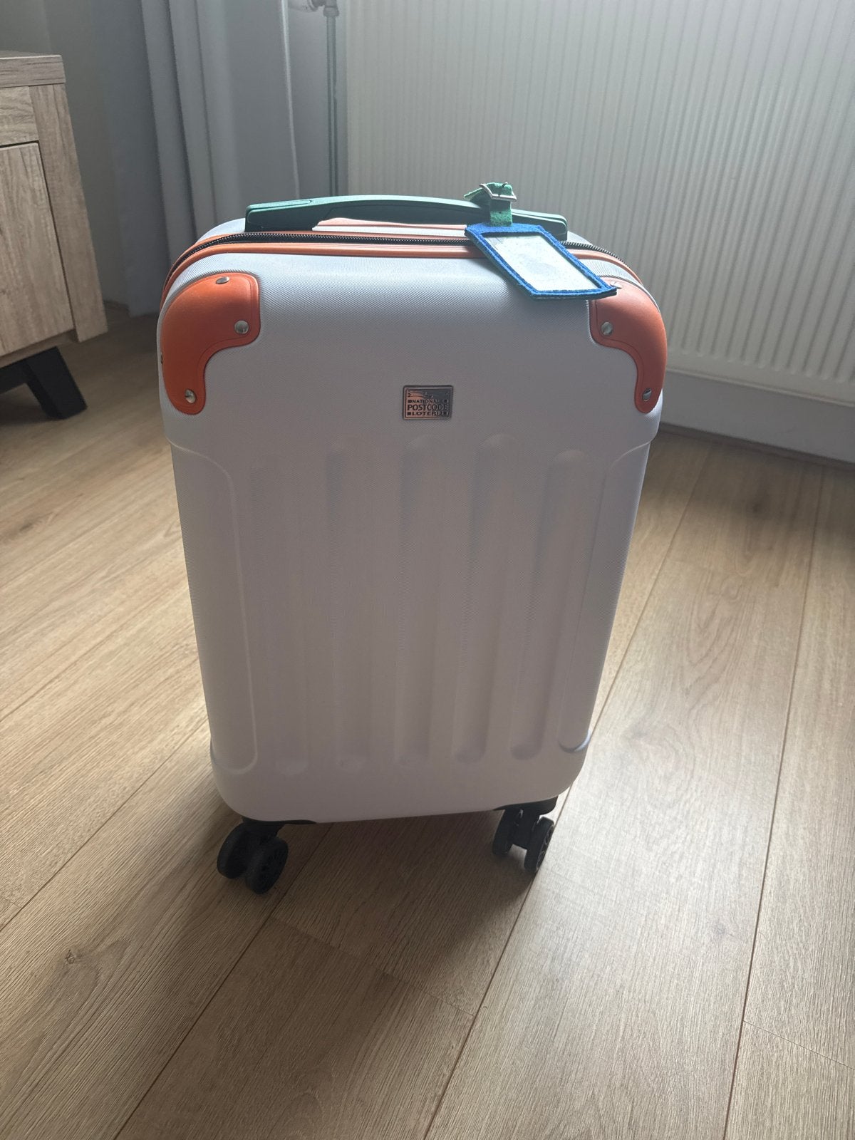 Witte handbagage koffer met oranje accenten en wieltjes, Gebruikt, 50 tot 60 cm, Hard kunststof, Ophalen of Verzenden