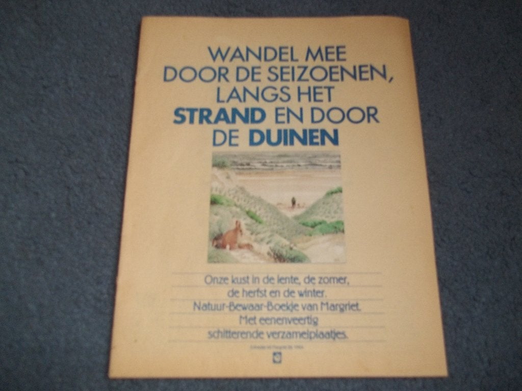 Langs het strand en door de duinen - margriet 1986, Ophalen of Verzenden, Gelezen, Wandel- of Recreatiegebieden
