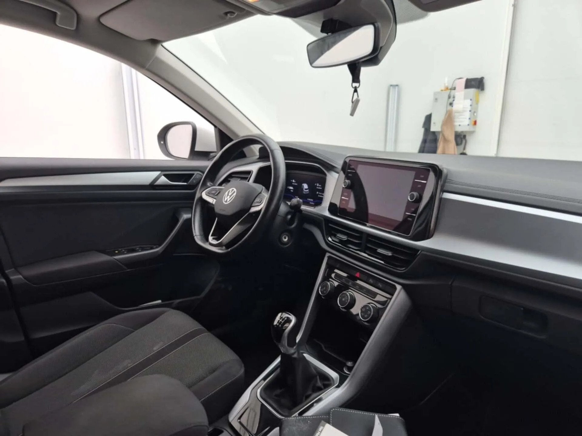 Volkswagen T-Roc 1.0 TSI Life 110 PK| (bj 2022), Gebruikt, Wit, Bedrijf, SUV of Terreinwagen