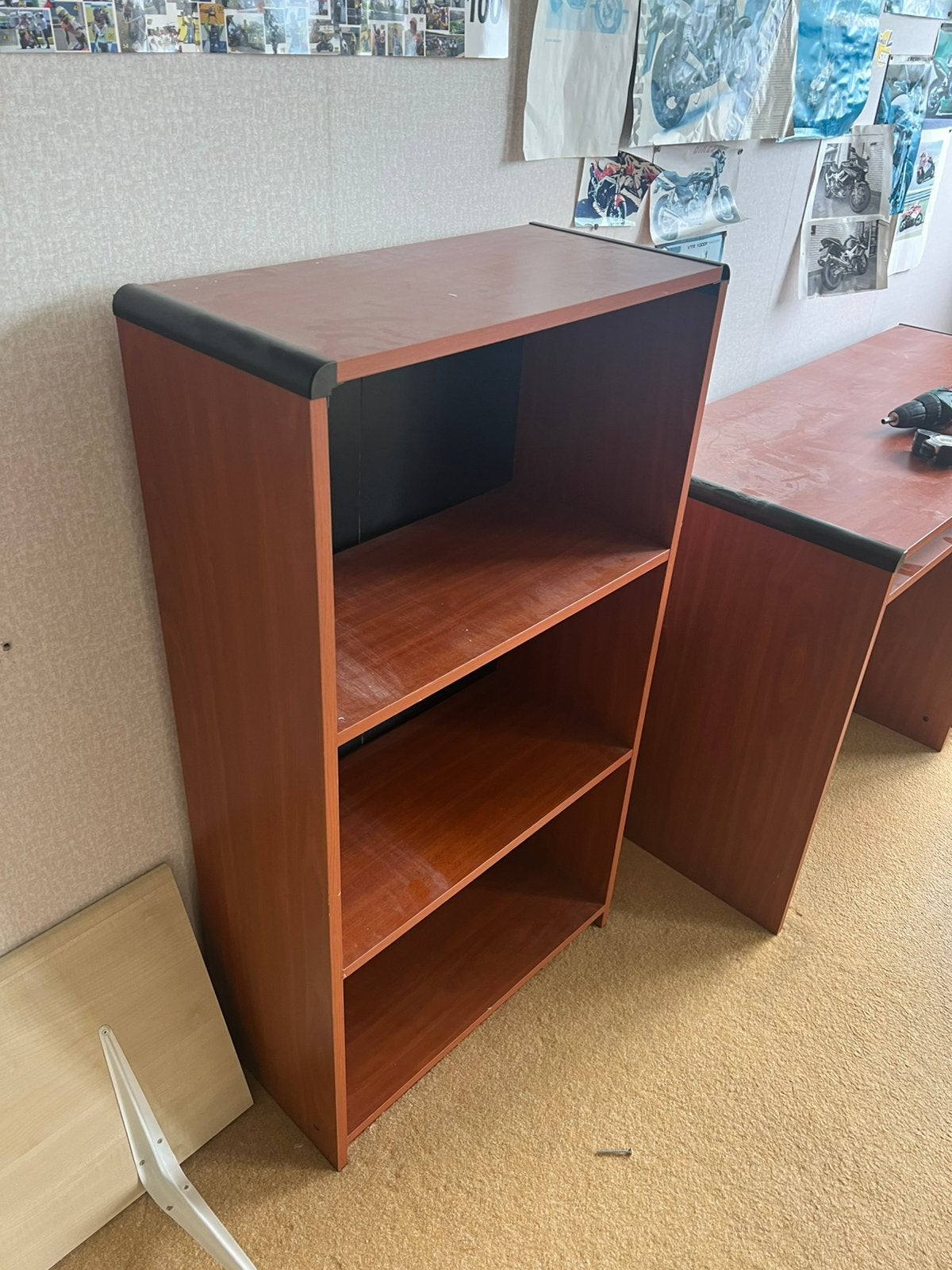 GRATIS kastje voor ordners oid, 2 legplanken, Ophalen, Gebruikt