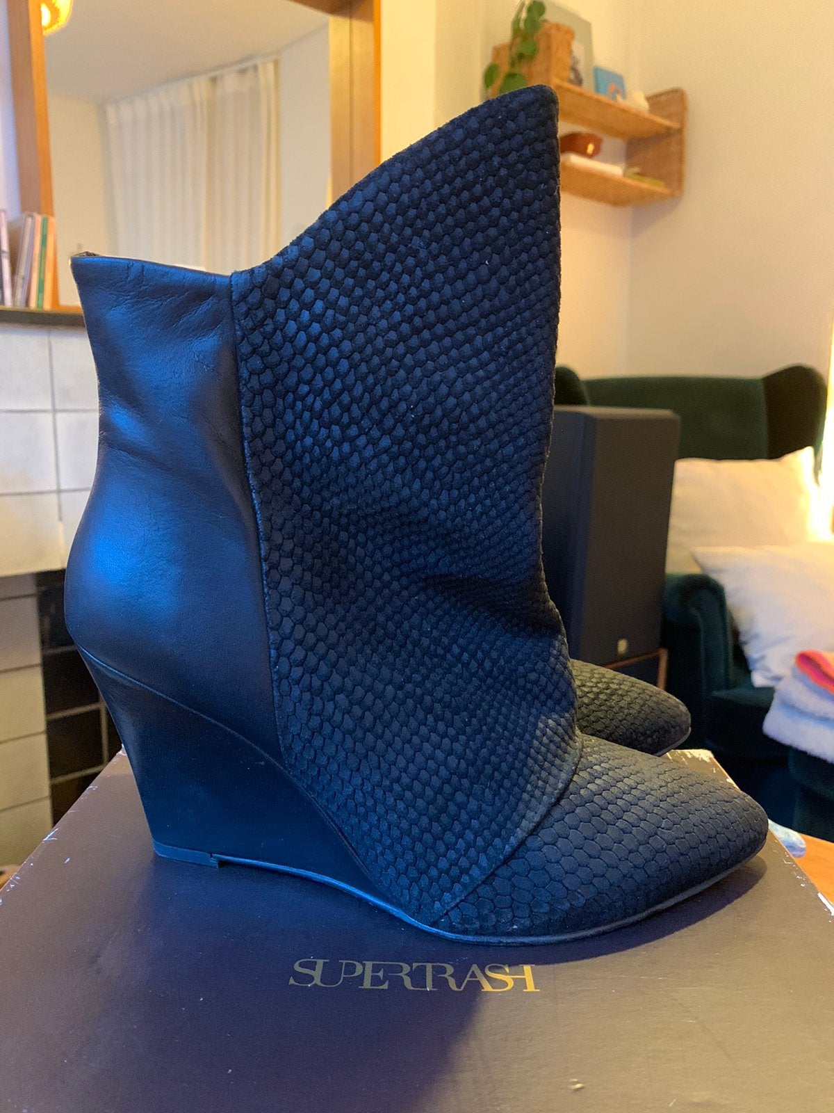 Supertrash Newpull maat 39, Kleding | Dames, Zwart, Lage of Enkellaarzen, Ophalen of Verzenden, Zo goed als nieuw