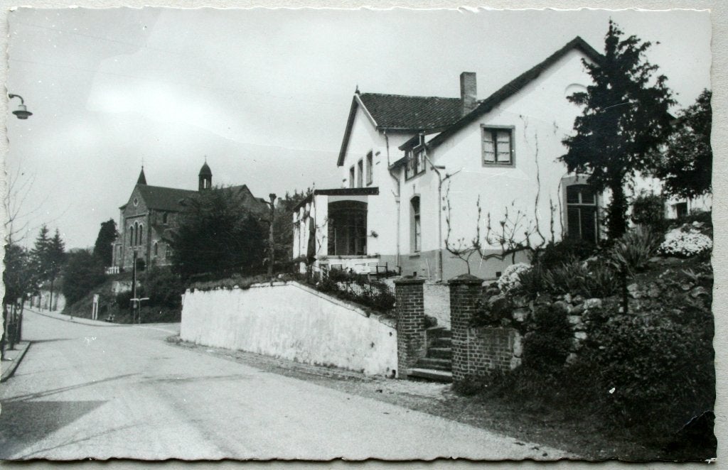 Schin op Geul, Hotel "De Vinkenberg" met kerk, Ophalen of Verzenden, 1940 tot 1960, Ongelopen, Limburg