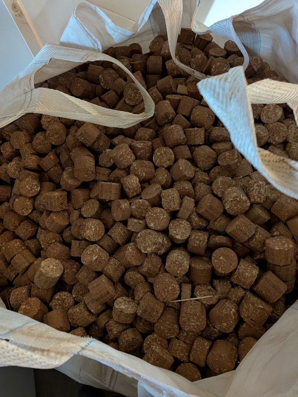 Houtpellets / Houtbriketten voor kachel of haard, 6 m³ of meer, Ophalen, Overige houtsoorten, Blokken
