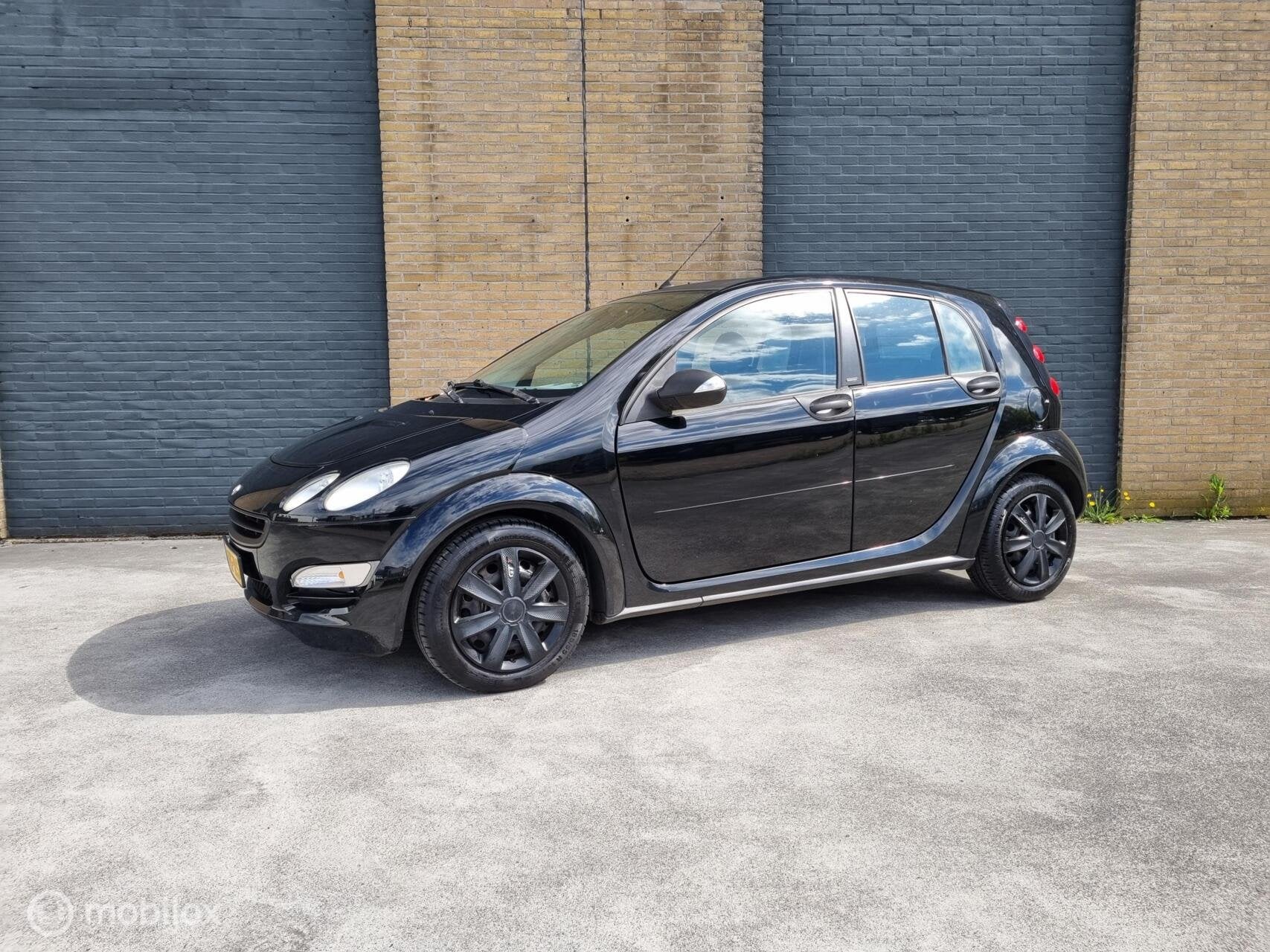 Smart forfour 1.1 passion nieuwe apk!, Auto's, Smart, Voorwielaandrijving, Zwart, Origineel Nederlands, Bedrijf