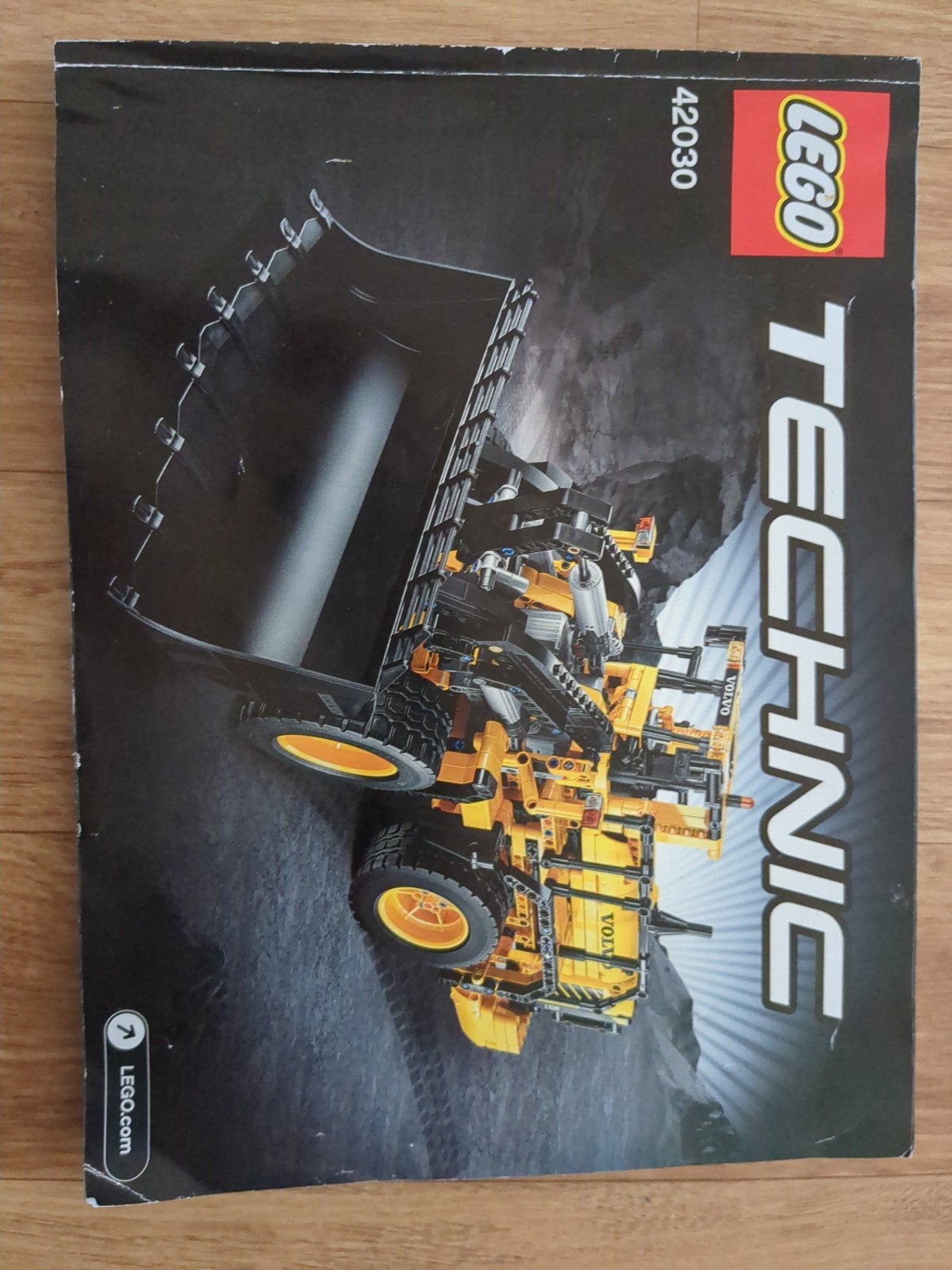 LEGO Technic 42030 op afstand bedienbare Volvo wiellader, Ophalen of Verzenden, Zo goed als nieuw