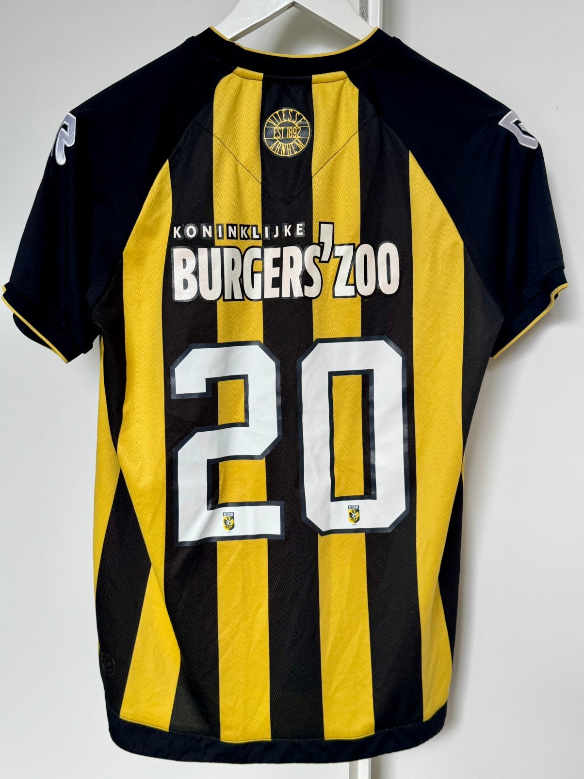 Vitesse 2023 / 2024 voetbalshirt matchworn / issued maat M, Sport en Fitness, Voetbal, Ophalen of Verzenden, Zo goed als nieuw