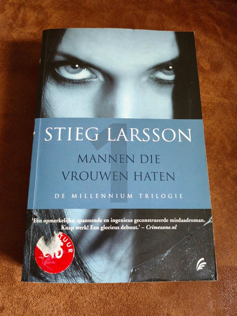 Mannen die vrouwen haten - Stieg Larsson (Millennium 1), Ophalen of Verzenden, Gelezen, Stieg Larsson, Tv-bewerking