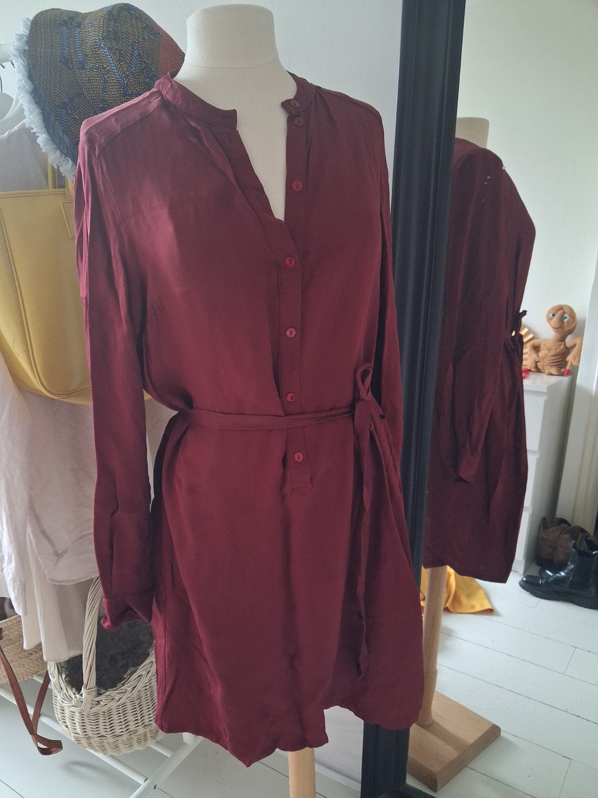 Vanilia bordeauxrode viscose/cupro jurk met ceintuur, Maat 38/40 (M), Vanilia, Ophalen of Verzenden, Zo goed als nieuw