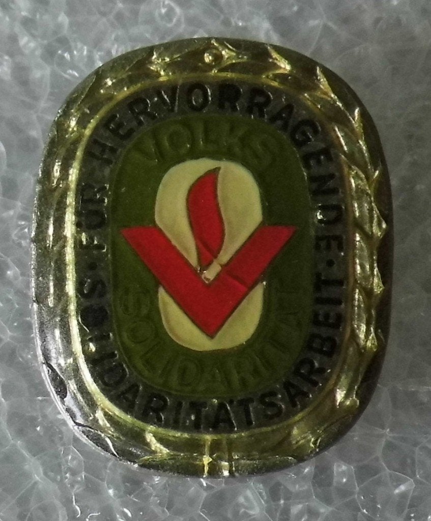 Speld DDR - Volkssolidarität, für hervorragende Solidaritäts, Ophalen of Verzenden, Gebruikt, Stad of Land, Speldje of Pin