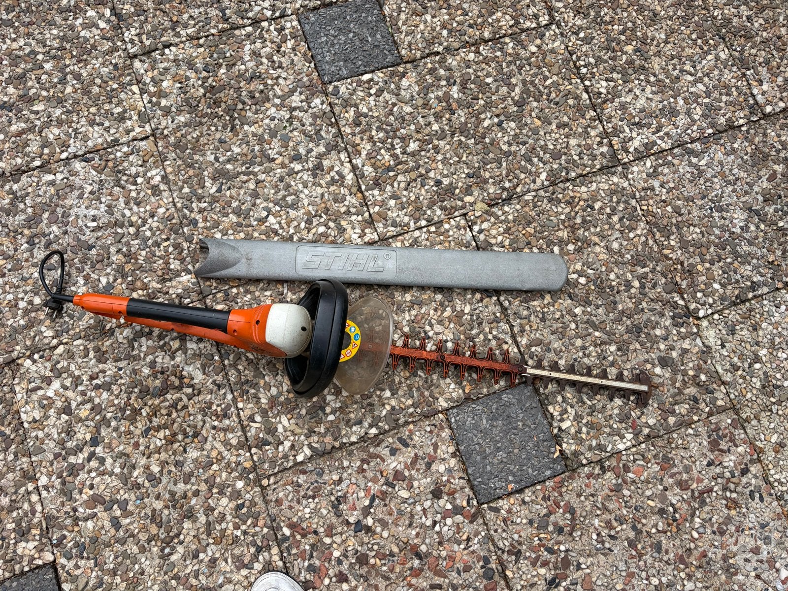 Stihl HSE 81 Heggenschaar - Messen slijpen nodig, Ophalen of Verzenden, Gebruikt, Elektrisch