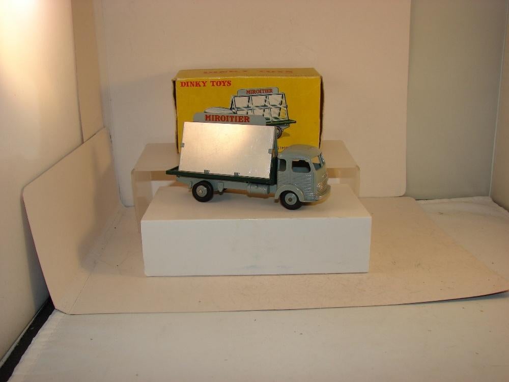 Franse dinky toy 33C Simca Glass Truck in doos uit 1955., Ophalen of Verzenden, Nieuw, Bus of Vrachtwagen, Dinky Toys