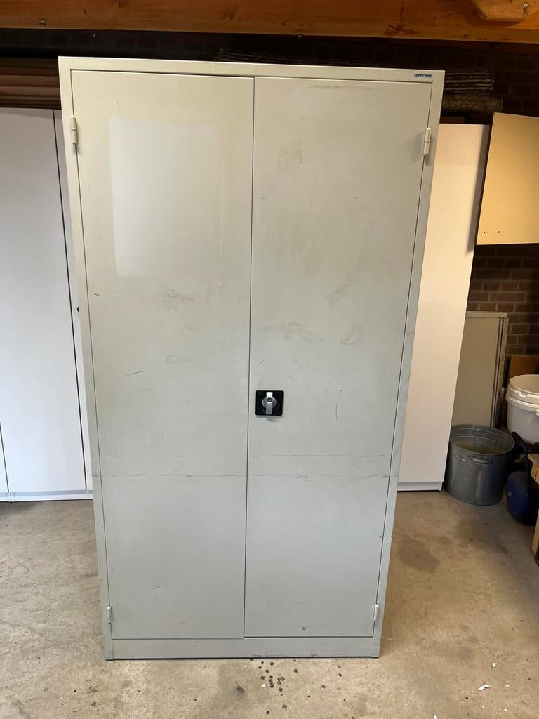 Stevige stalen kast, Ophalen, Gebruikt, 100 tot 150 cm, Meerdere deuren
