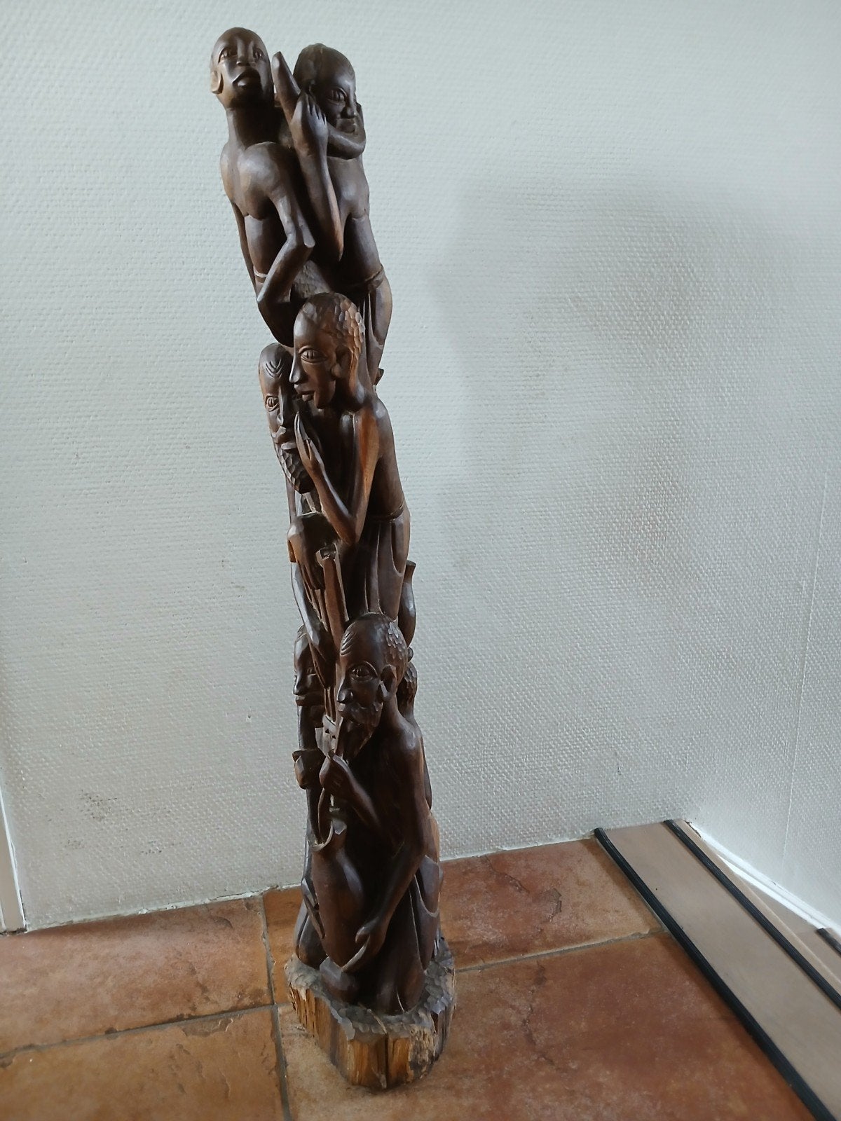 Handgesneden Afrikaanse totempaal van hout, 1 meter hoog, Antiek en Kunst, Kunst | Beelden en Houtsnijwerken, Groep mensen, Hout