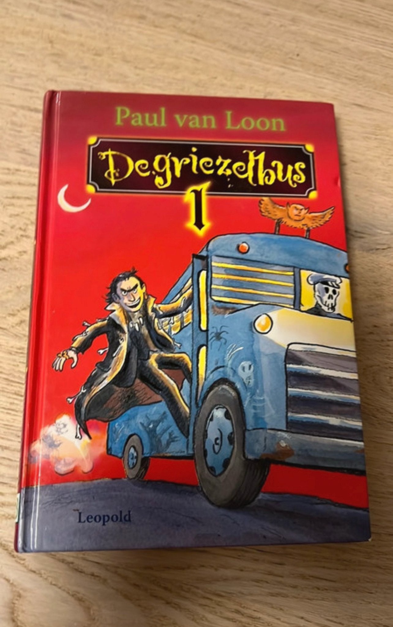 De griezelbus 1 - Paul van Loon (Kinderboek), Ophalen of Verzenden, Gelezen, Fictie algemeen