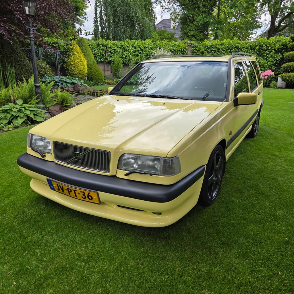 Volvo 850  T-5R  2.3 1995  Cream Yellow, Auto's, Voorwielaandrijving, 1494 kg, 700 kg, Stationwagon