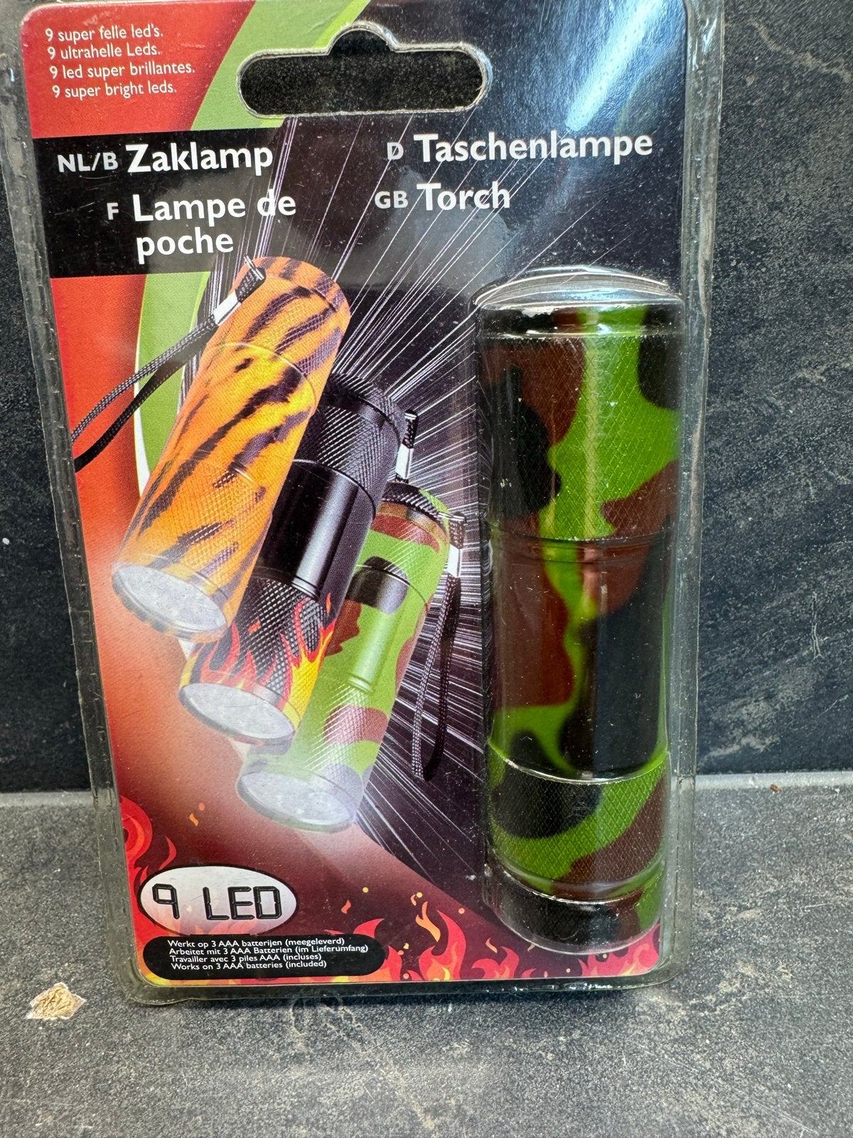 Nieuwe LED zaklamp met 9 LED's - Camouflage, Ophalen of Verzenden, Nieuw, Batterij