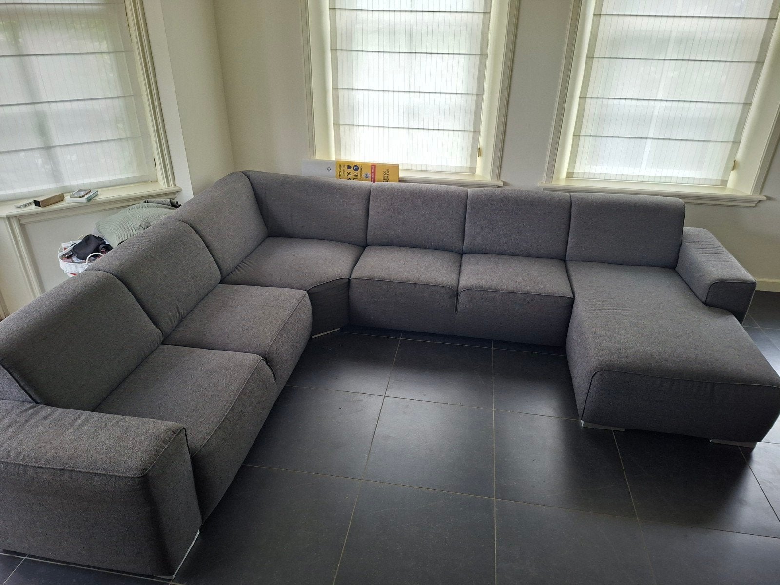 Grote grijze bank met fauteuil - Hoekbank en losse stoel, Ophalen, Modern, Comfortabel, Gebruikt, 125 cm of meer