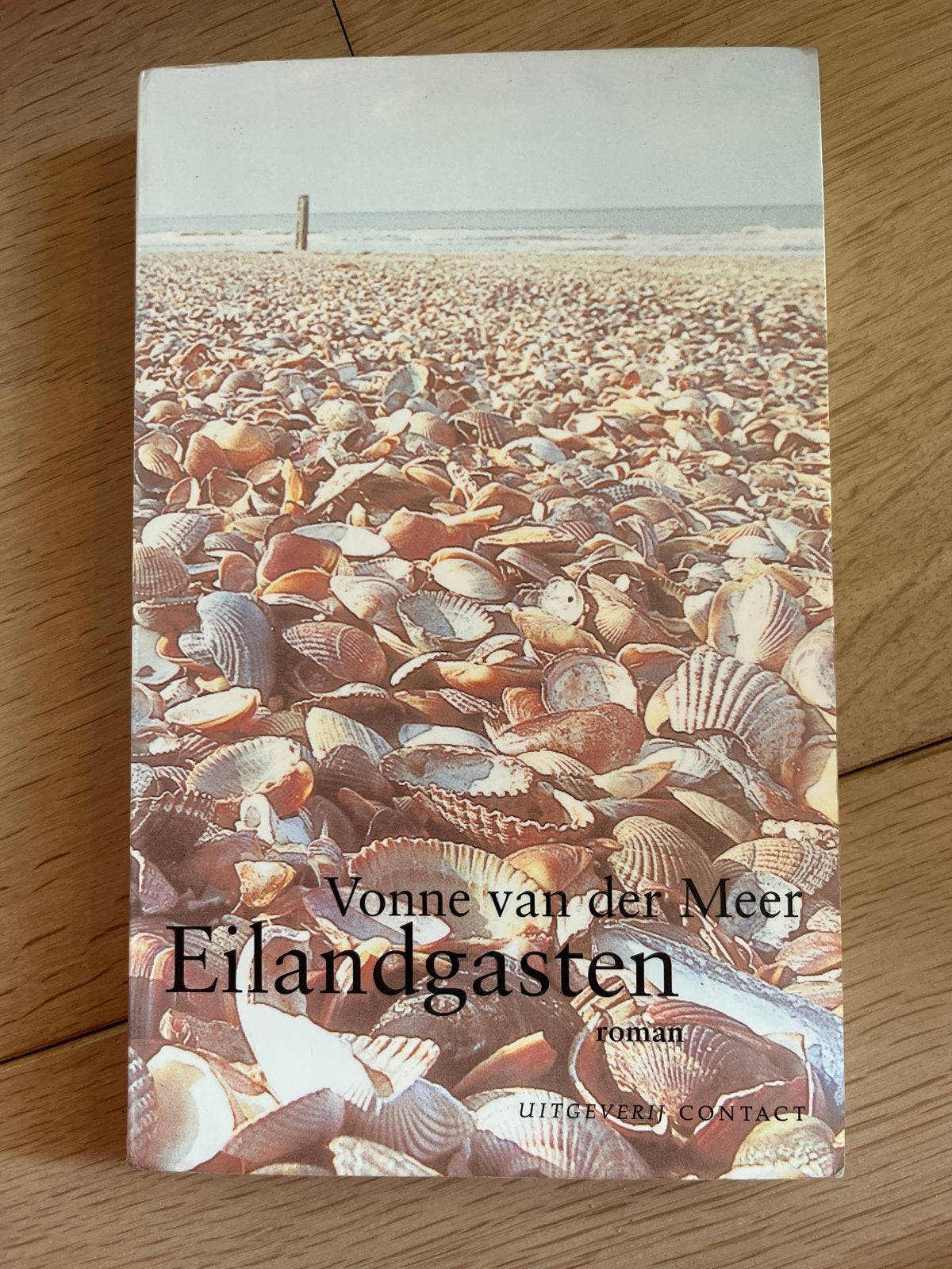 Eilandgasten - Yvonne van der Meer (roman), Ophalen of Verzenden, Gelezen, Nederland