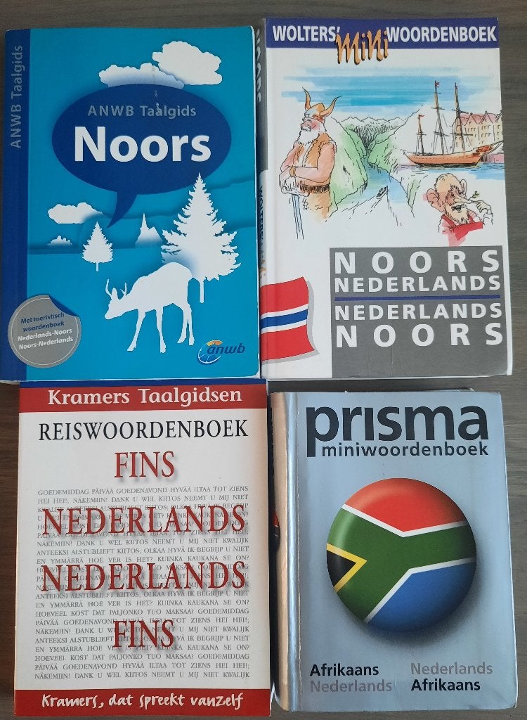 4 mini taalgidsen / woordenboeken, Boeken, Ophalen of Verzenden, Zo goed als nieuw, Van Dale