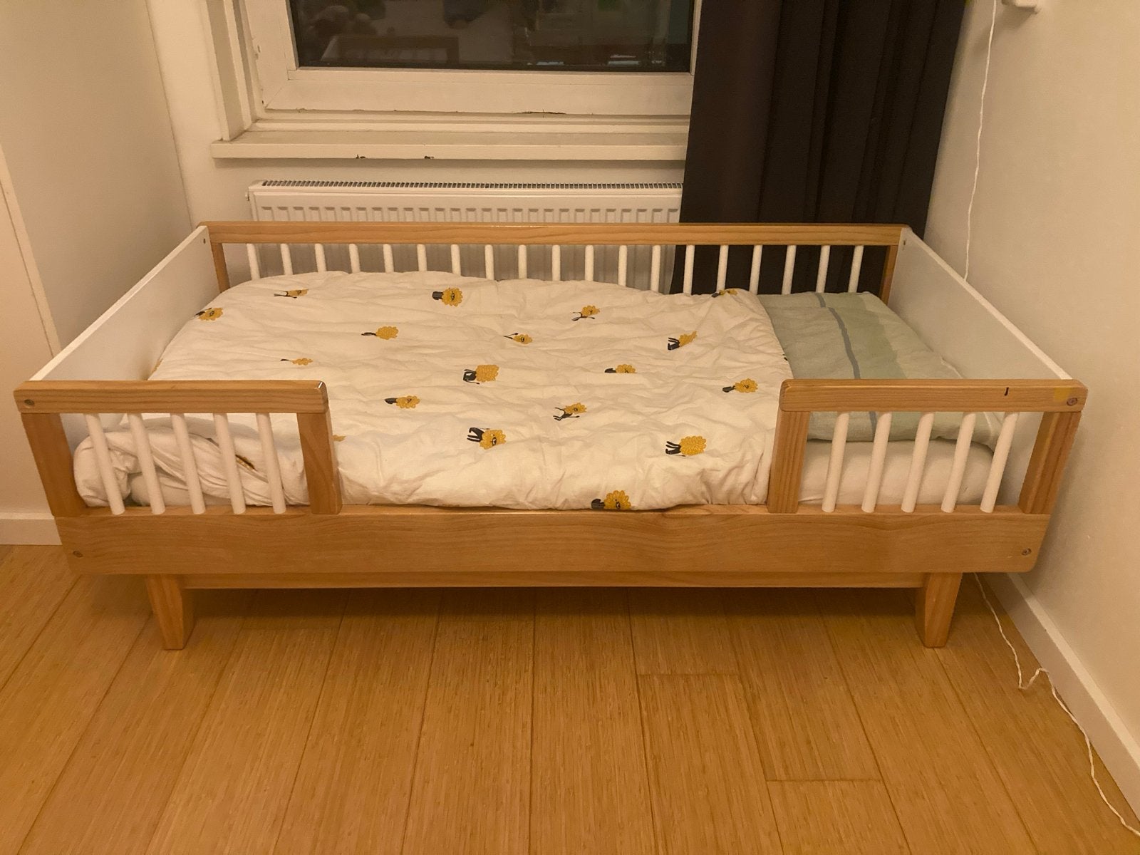 Peuterbed Petite Amelie Cerise, Kinderen en Baby's, Kinderkamer | Bedden, Ophalen, Gebruikt, 70 tot 85 cm, 140 tot 160 cm