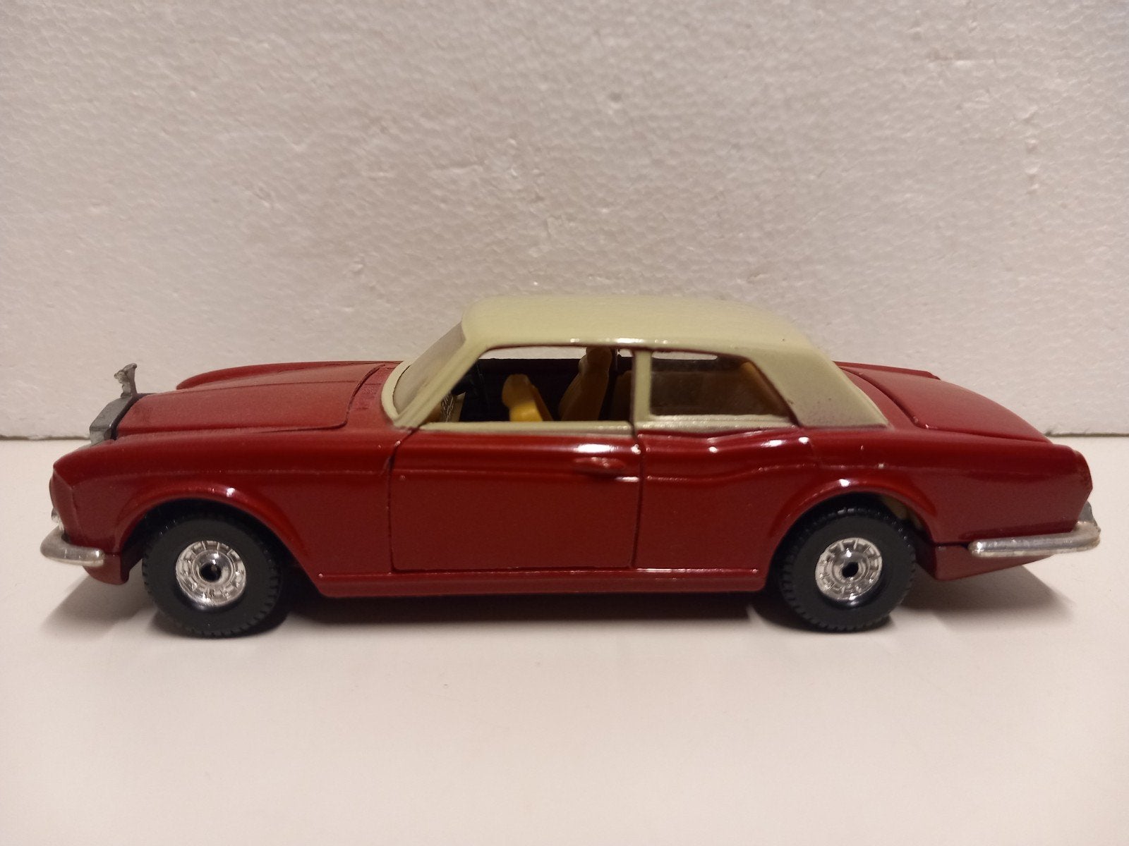 Corgi Toys vintage Rolls Royce Corniche bordeaux, Hobby en Vrije tijd, Modelauto's | Overige schalen, Ophalen of Verzenden, Gebruikt