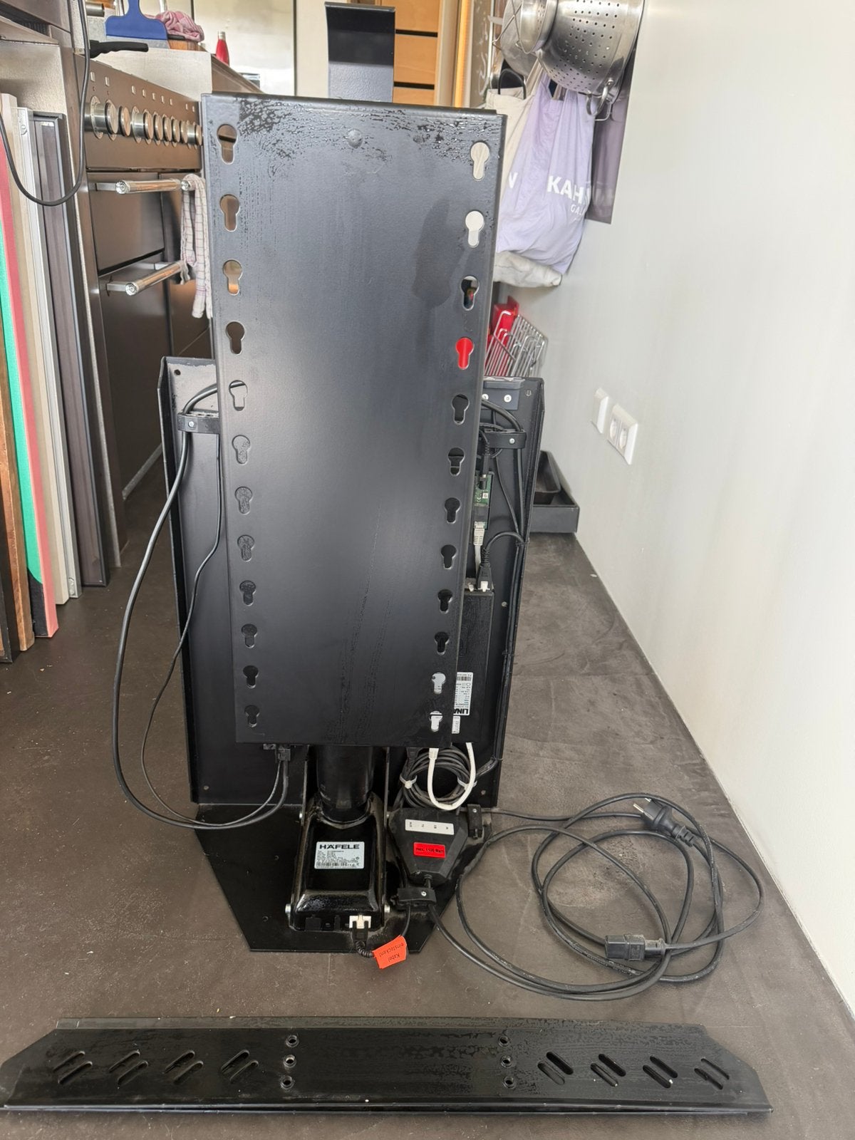 HÄFELE TV LIFT - Heavy Duty met Afstandsbediening