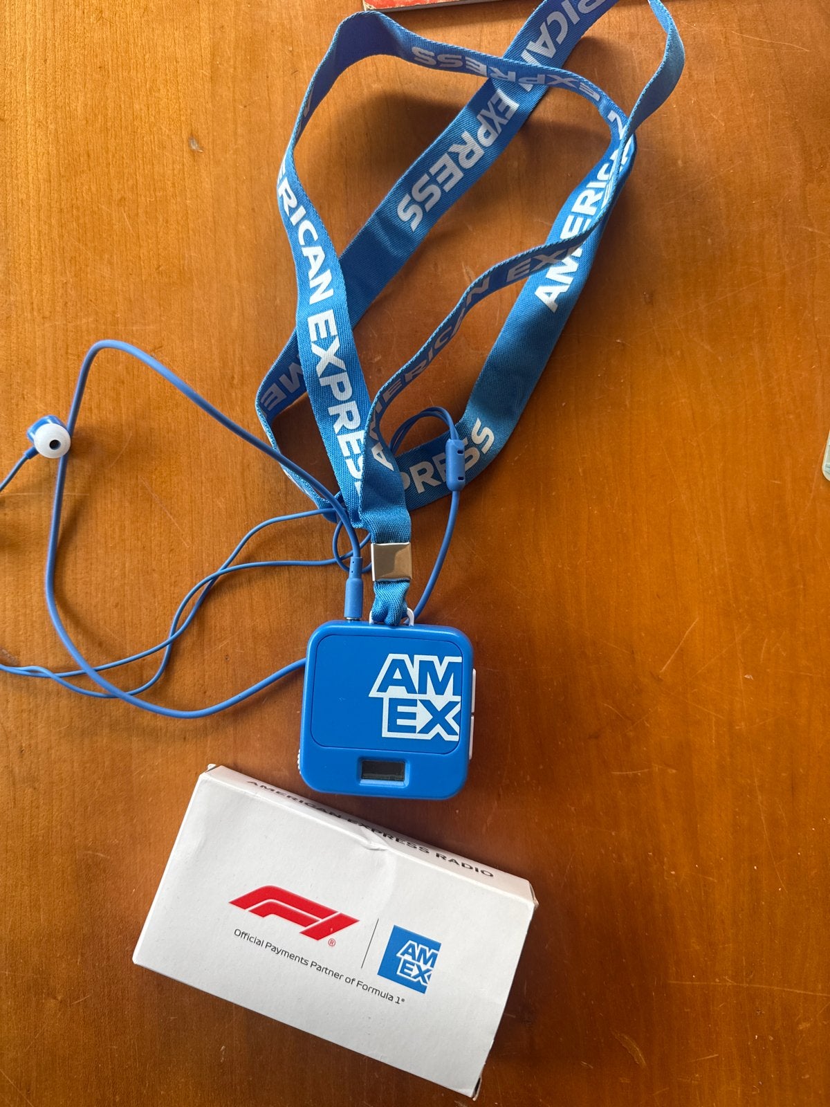 Amex F1 Radio met koptelefoon en lanyard, Ophalen of Verzenden, Nieuw, Radio