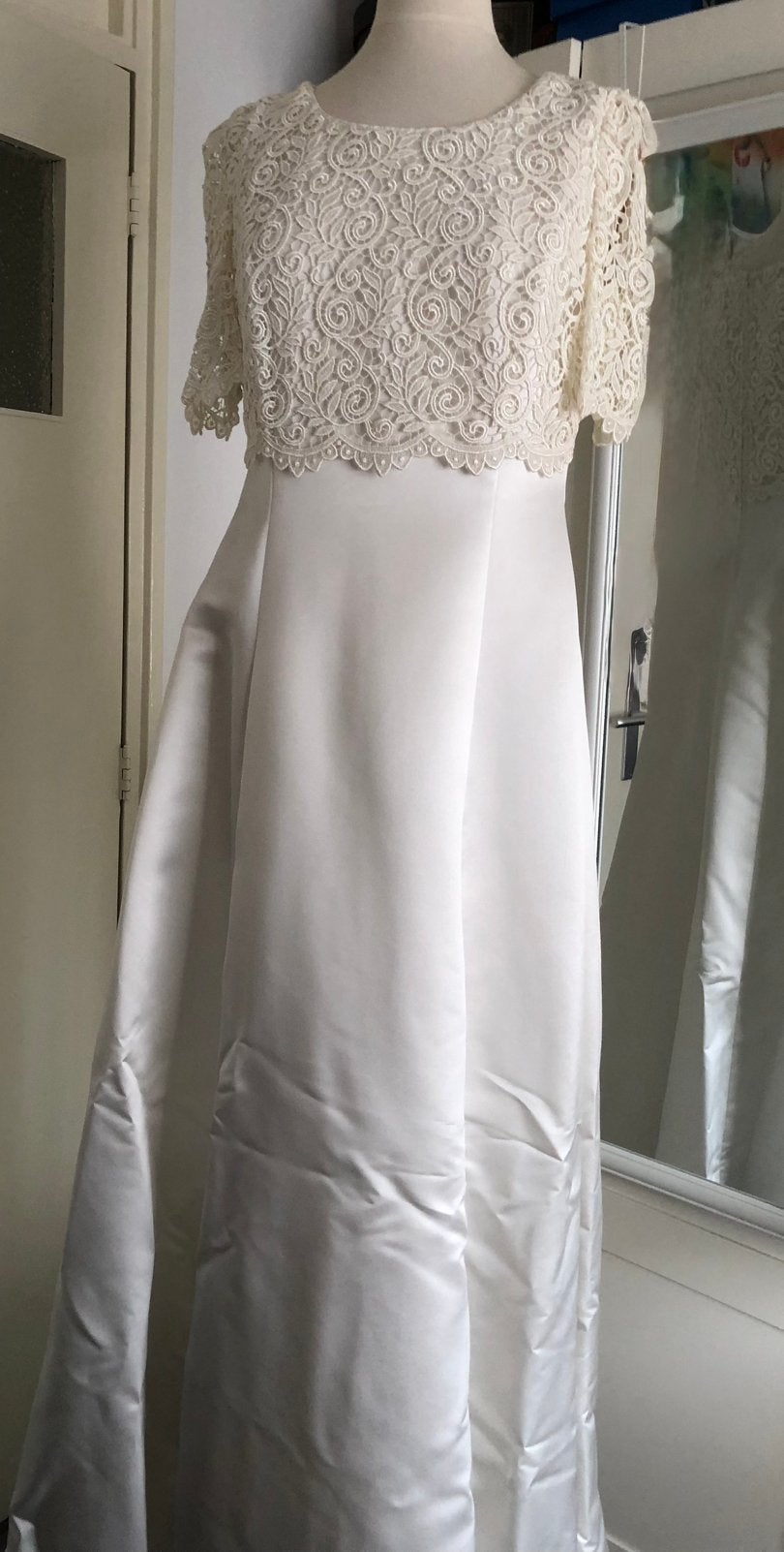 Elegante Trouwjurk Maat 40 met Kant en Satijn, Ophalen of Verzenden, Gedragen, Wit, Trouwjurk