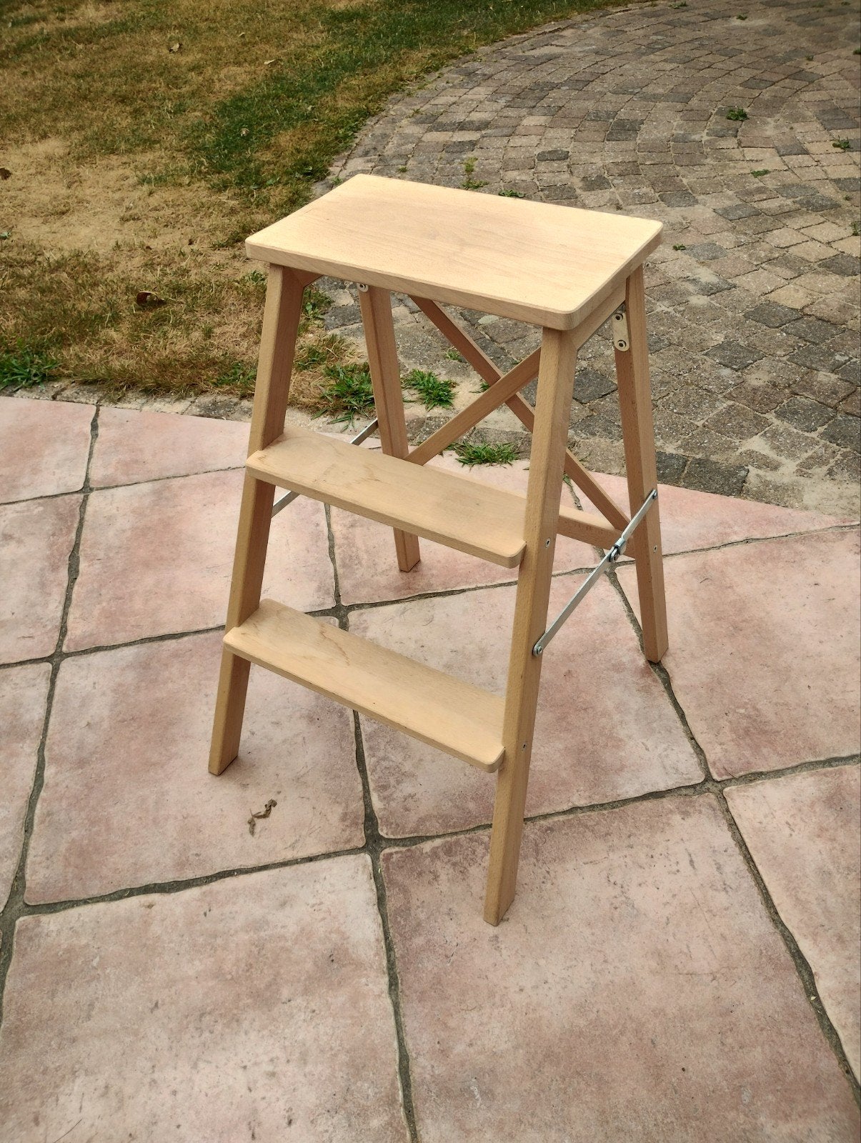 ikea bestram opstapje, Huis en Inrichting, Krukjes, Ophalen of Verzenden, Gebruikt, Hout