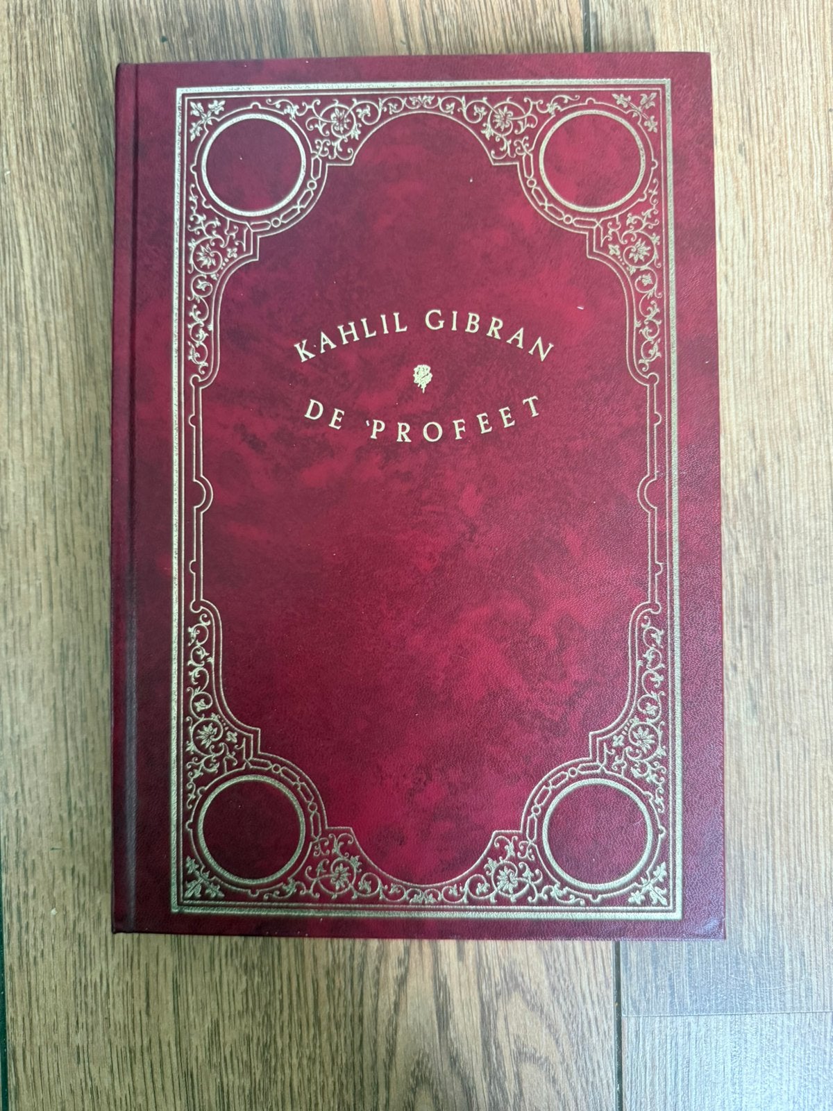 De Profeet - Kahlil Gibran Luxe rode hardcover editie, Boeken, Ophalen of Verzenden, Zo goed als nieuw, Spiritualiteit algemeen