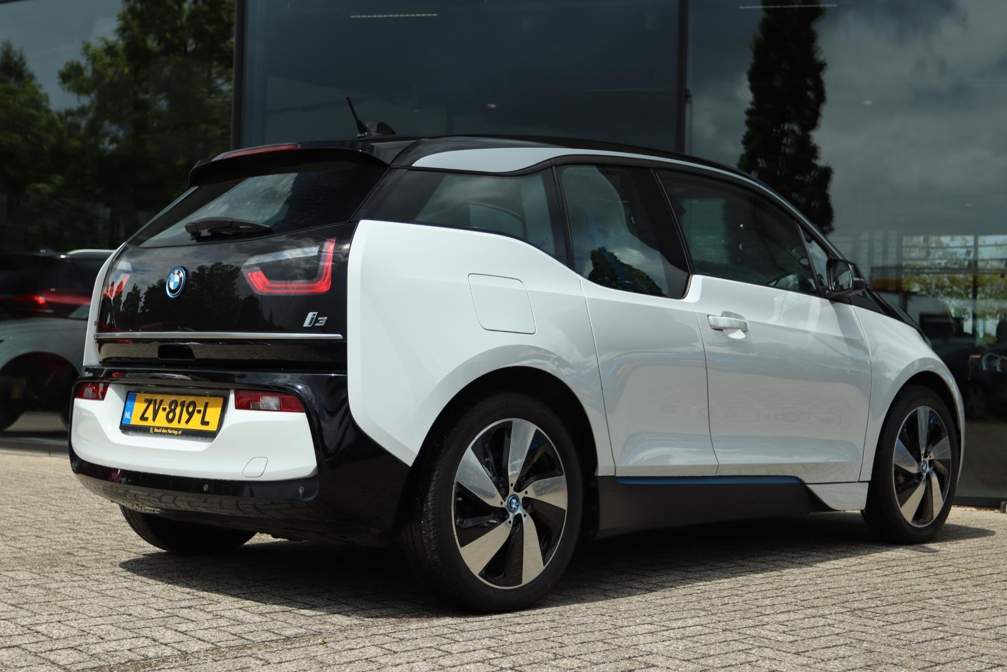 BMW I3 BASIS 120AH 42KWH SOH 94% | NAVI | ORIG NL | PDC | LE, Automaat, 4 stoelen, 258 min, Wit