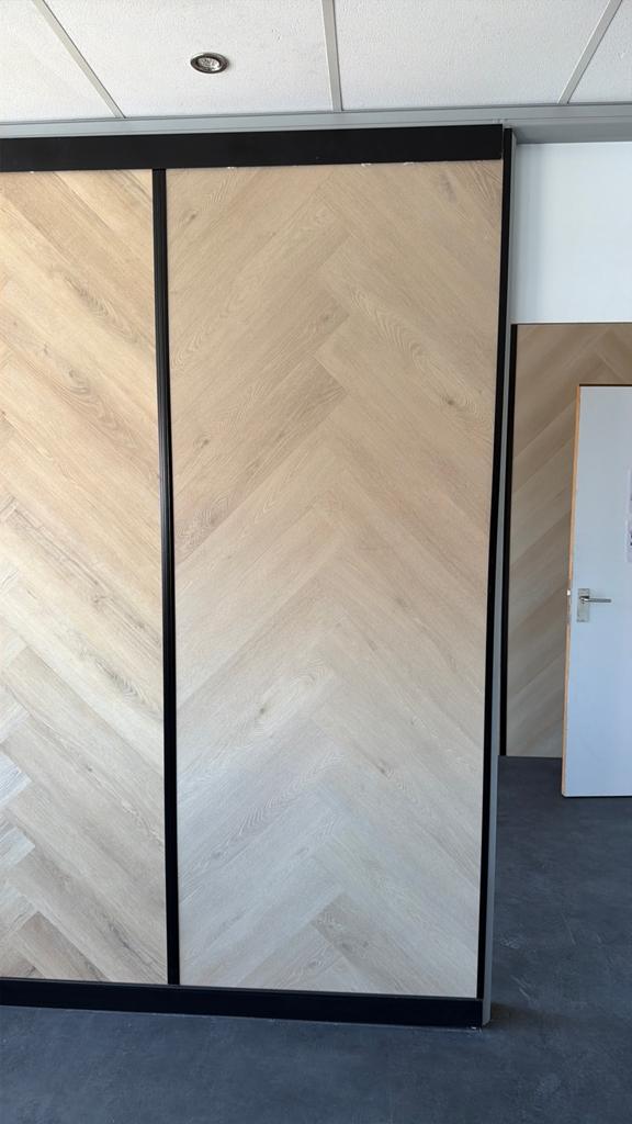 Belakos - Rigid Click (10dB) inclusief leggen €49,95 per m2, Bruin, Nieuw, Ophalen of Verzenden, Minder dan 10 m²