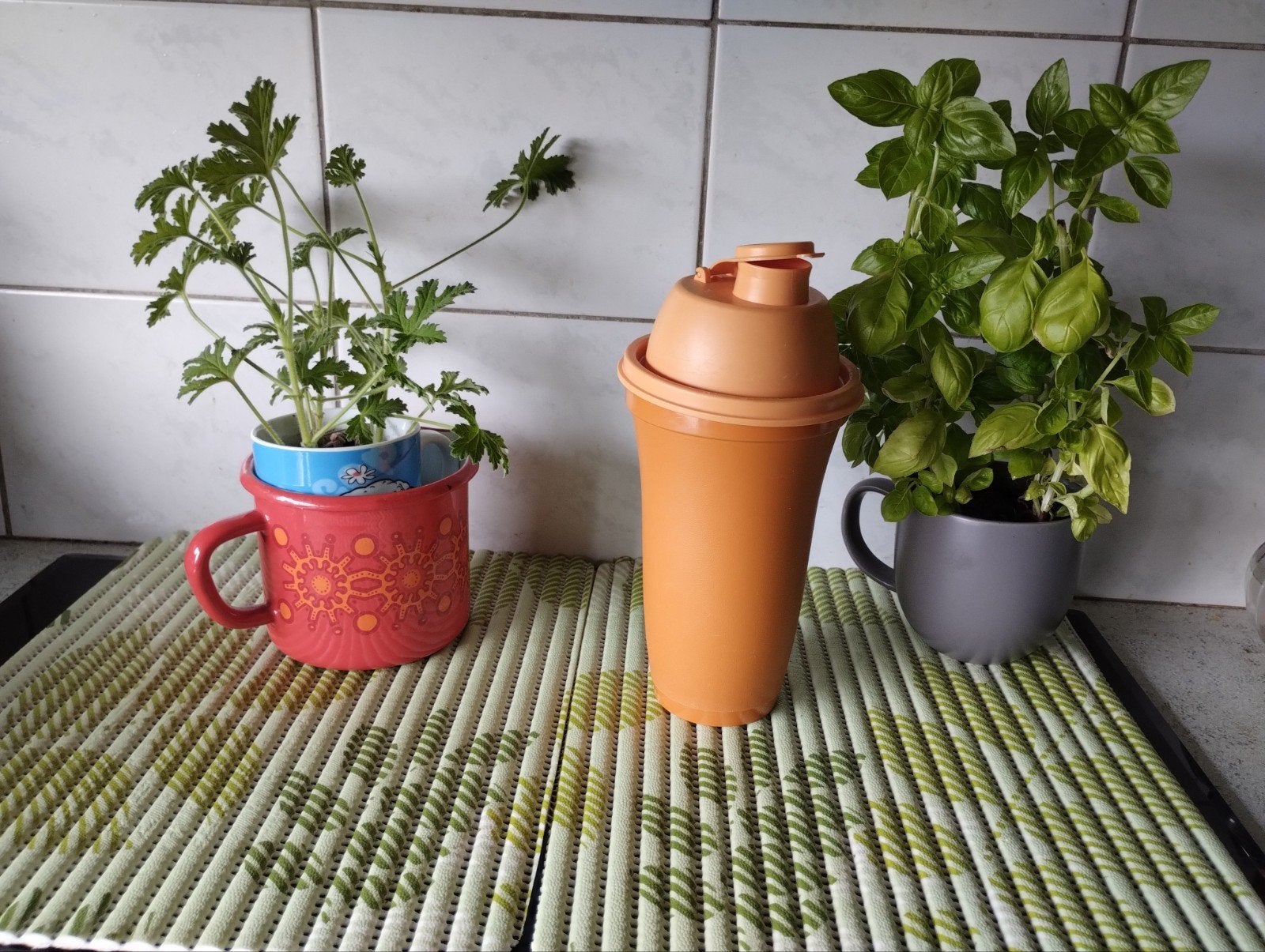 Tupperware oranje shaker, Huis en Inrichting, Keuken | Tupperware, Ophalen of Verzenden, Gebruikt, Oranje