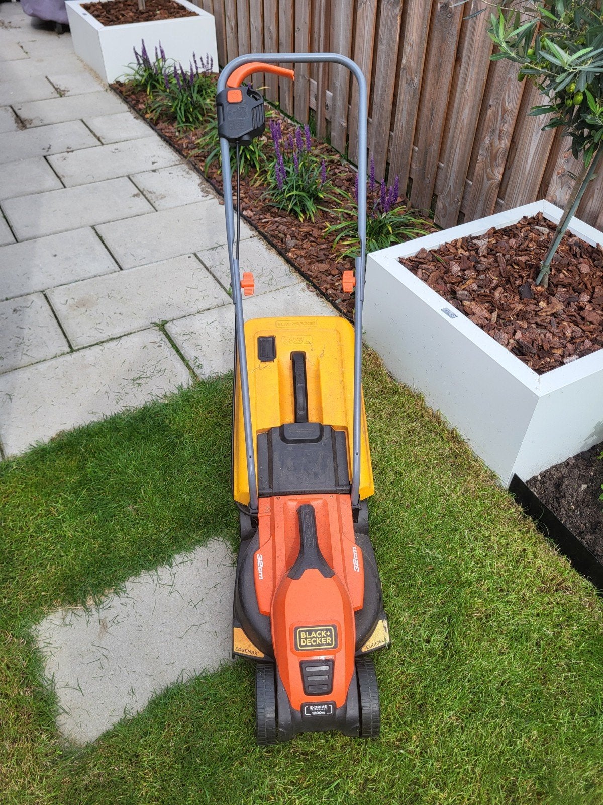 Black & Decker elektrische grasmaaier, Ophalen, Cirkelmaaier, Gebruikt, Elektrische grasmaaier