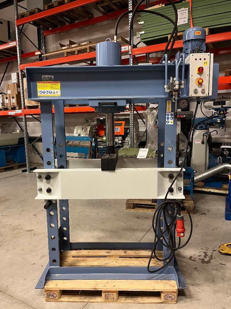 Say-Mak werkplaatspers 100 Ton, Zakelijke goederen, Machines en Bouw | Metaalbewerking, Ophalen