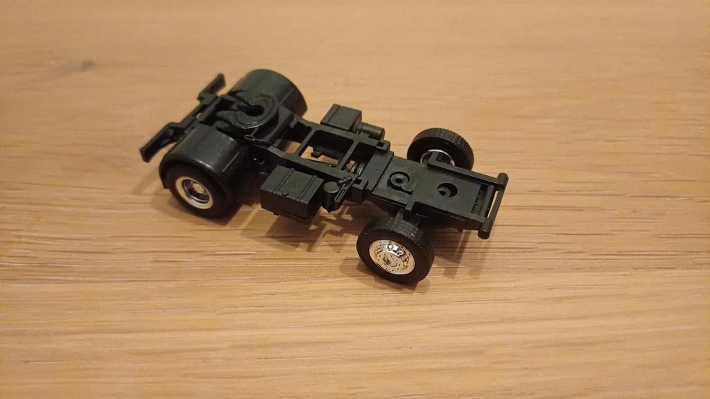 Herpa Scania 142 chassis oldtimer, Hobby en Vrije tijd, Modelauto's | 1:87, Ophalen of Verzenden, Nieuw, Bus of Vrachtwagen, Herpa