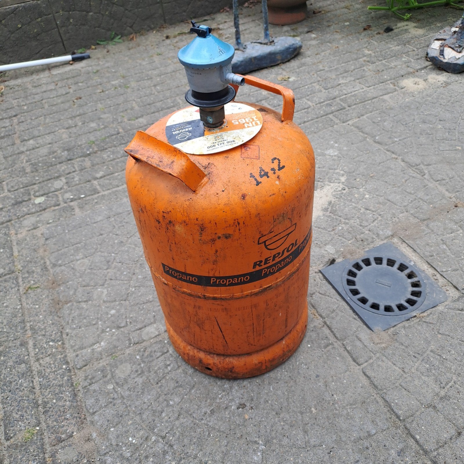 Spaanse gasfles (Repsol) met regelaar, bijna vol, Ophalen