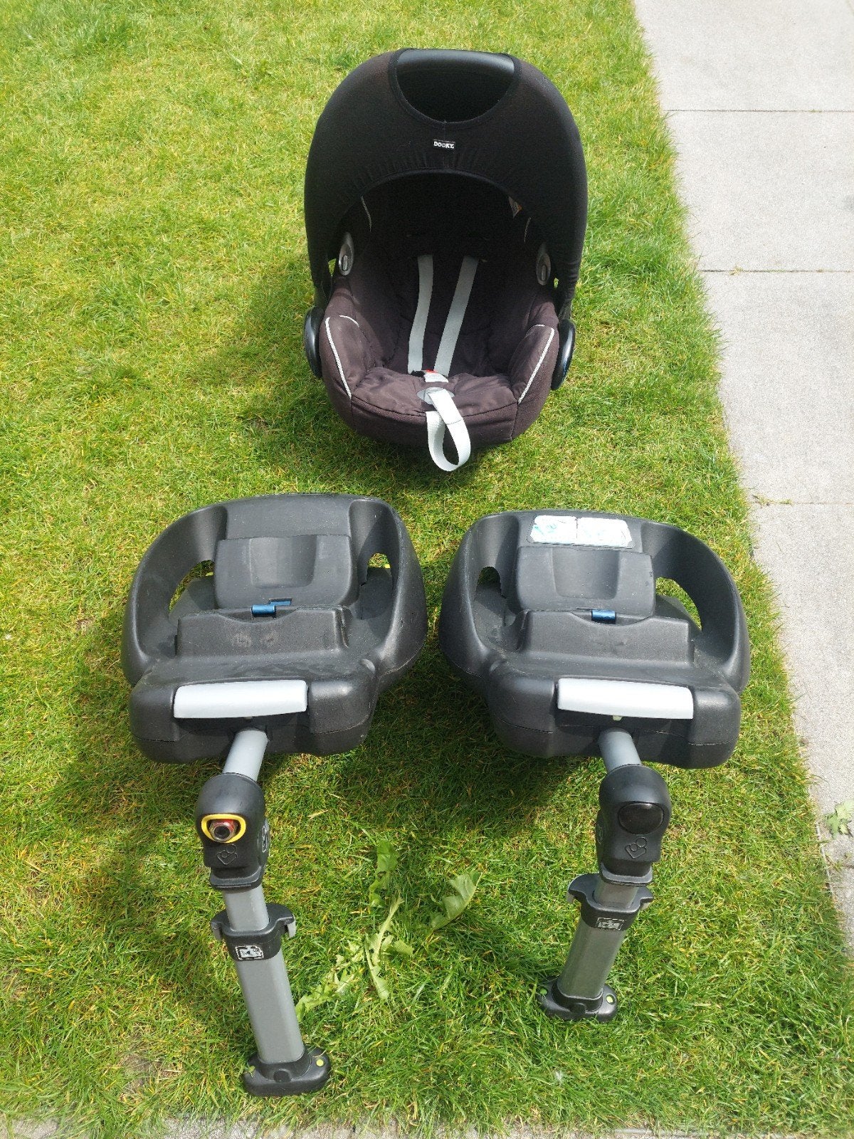 Maxi-Cosi Cabriofix met 2 bases en Dooky zonnescherm, Ophalen, 0 t/m 13 kg, Maxi-Cosi, Gebruikt