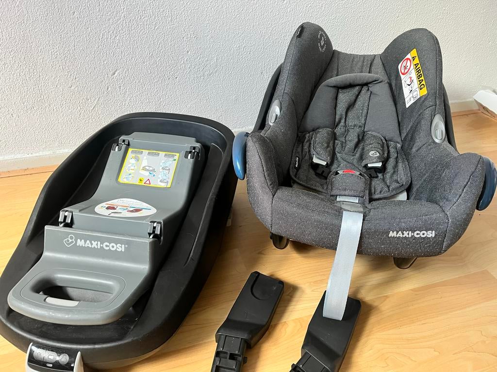 Maxi-Cosi FamilyFix base + Pebble + adapters, Ophalen, Gebruikt, Zijbescherming, Isofix