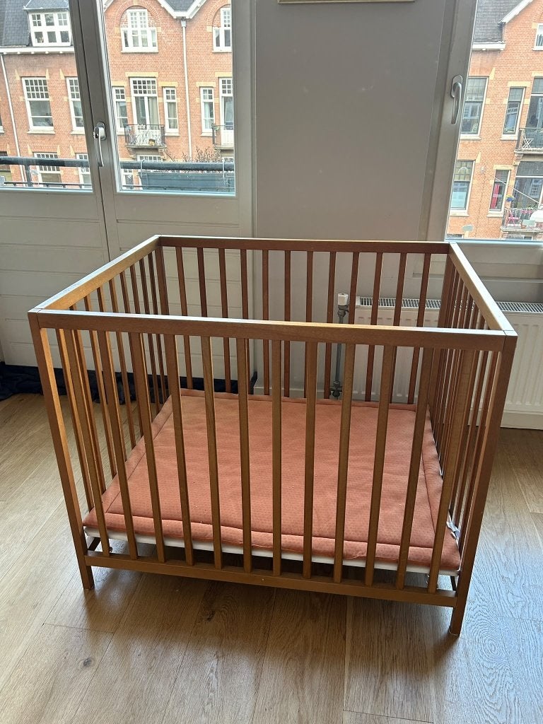 Baby Box- Petit Amelie- Walnut 95 X 75 CM, Kinderen en Baby's, Ophalen, Zo goed als nieuw, Rechthoekig, In hoogte verstelbaar