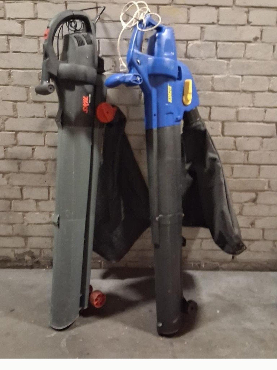 Te koop,Te koop,2 Kinzo merk Bladblazer 2500W met zak., Ophalen, Elektrisch