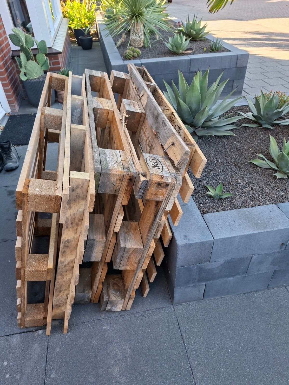 2 euro pallets en 3 andere GRATIS, Doe-het-zelf en Verbouw, Hout en Planken, Ophalen, Overige houtsoorten, Minder dan 200 cm, Pallet