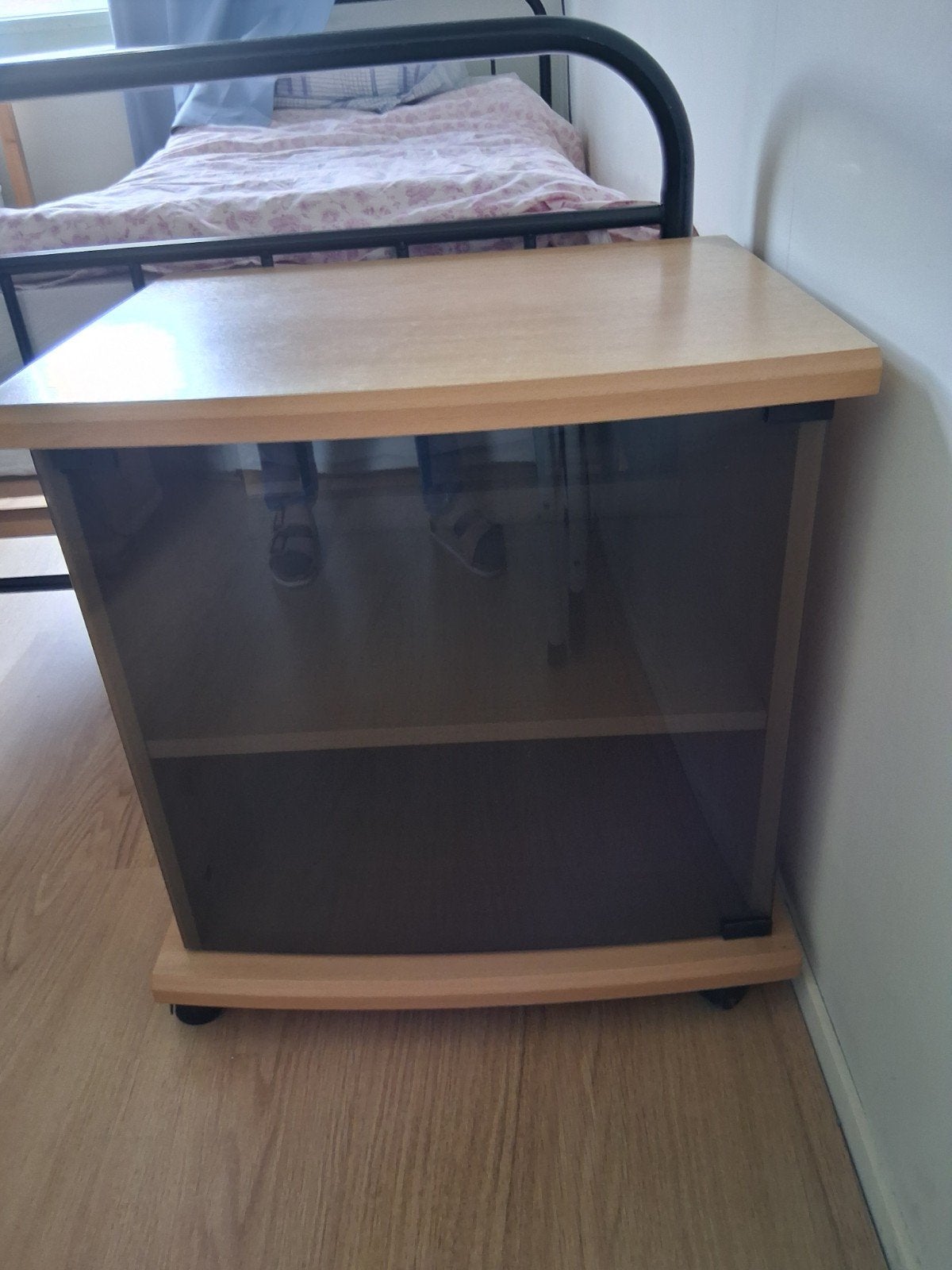 Tv kastje met glazen deur en ruimte voor spelcomputer, Ophalen, Modern, Compact, Gebruikt, Glas