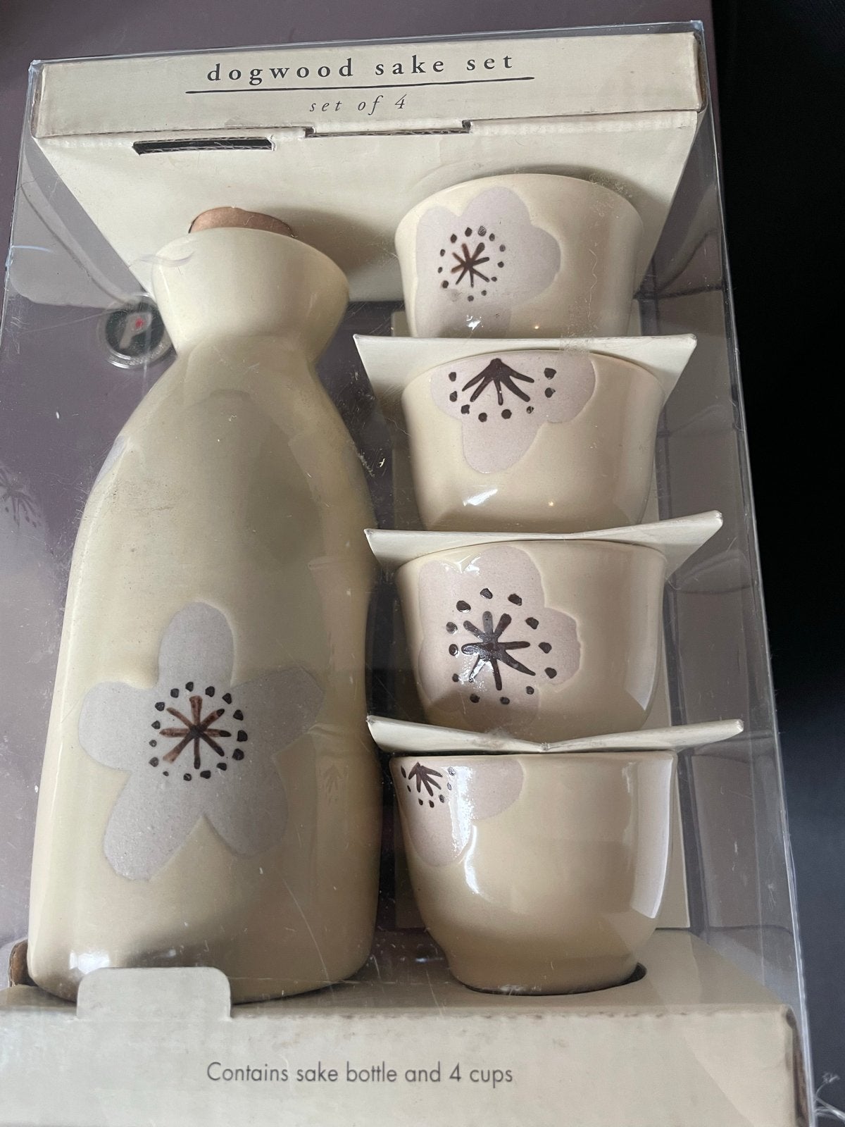 Dogwood Sake Set - Fles met 4 Kopjes, Huis en Inrichting, Ophalen, Aziatisch, Keramiek, Overige typen