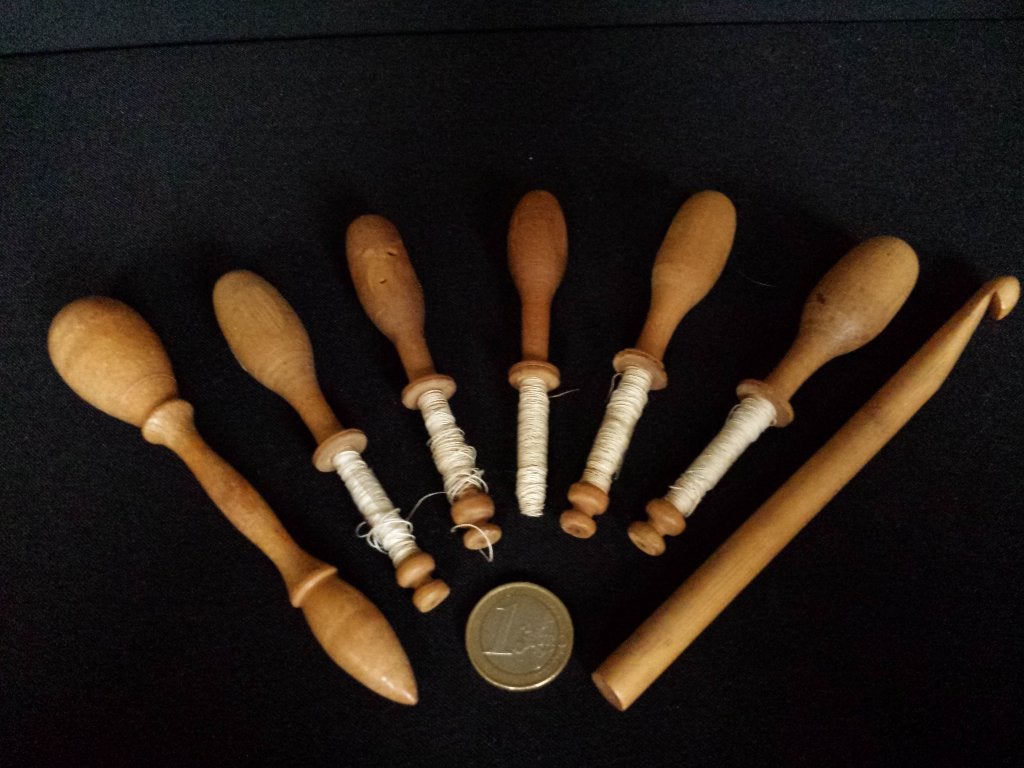Houten Kantklos KLOSJES en Houten HAAKPEN ~ SET 7 delen, Ophalen of Verzenden, Gebruikt, Klos(sen)