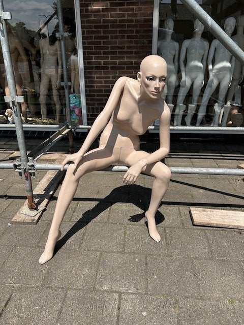 zittende etalagepop paspop mannequin etalagefiguur, ., Nieuw, Ophalen of Verzenden, .