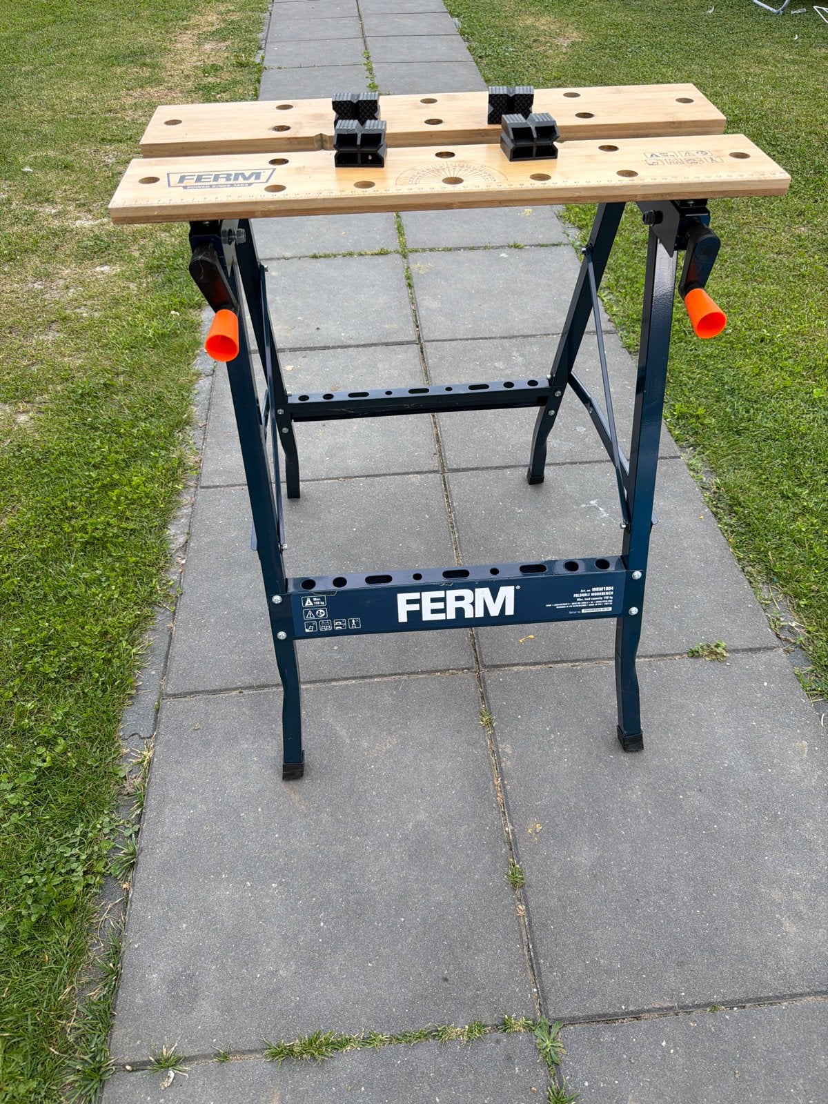 FERM Werkbank - Inklapbaar en met bankschroef, Ophalen, Nieuw, 70 tot 120 cm, Bankschroef