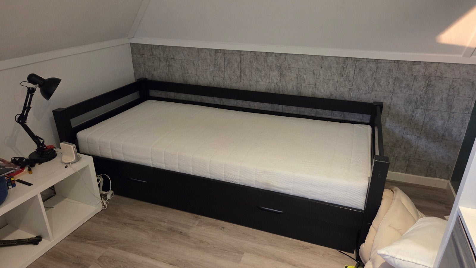Eenpersoonsbed met logeerbed eronder - 90x200 cm, Huis en Inrichting, Slaapkamer | Bedden, Gebruikt, 90 cm, Eenpersoons, Zwart