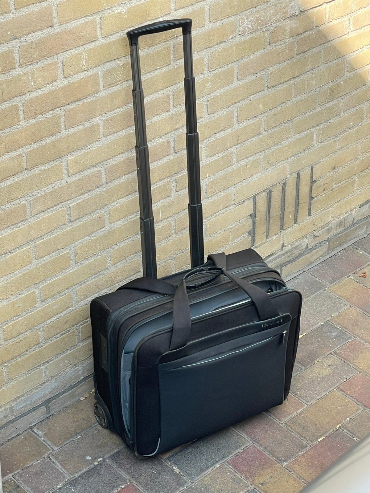 Samsonite koffer 1 defecte rits en scheef wieltje, Ophalen, Gevoerd laptopvak, Trolleytas, 17 inch of meer