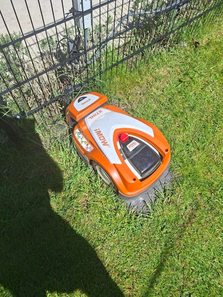 Stihl robotmaaier, Tuin en Terras, Robotmaaiers, Ophalen, 20 tot 25 cm